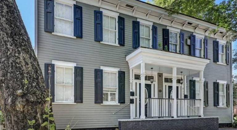 Historic Savannah Gold Private Condo with Pool - 2bed, 1&half bath, Sleeps 6, 1st Floor, 15 Min Walk in Savannah, GA