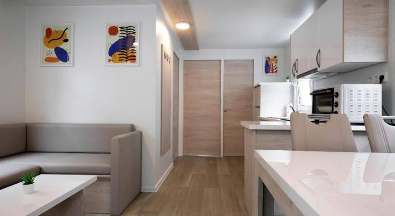 Rental apartment with hot tub — photo 3
