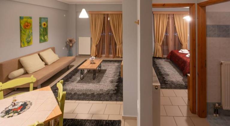 Serviced apartment with yard & terrace — photo 2