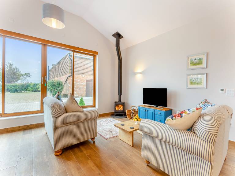 Family-friendly wonderful cottage with barbecue & garden | River view | Pet-friendly — photo 2