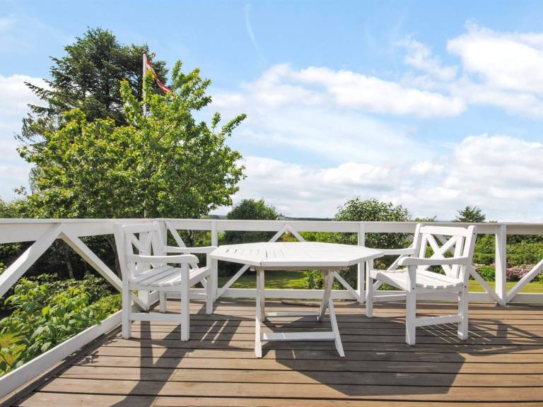 Child-friendly beautiful house with patio & yard | Pets allowed — photo 4
