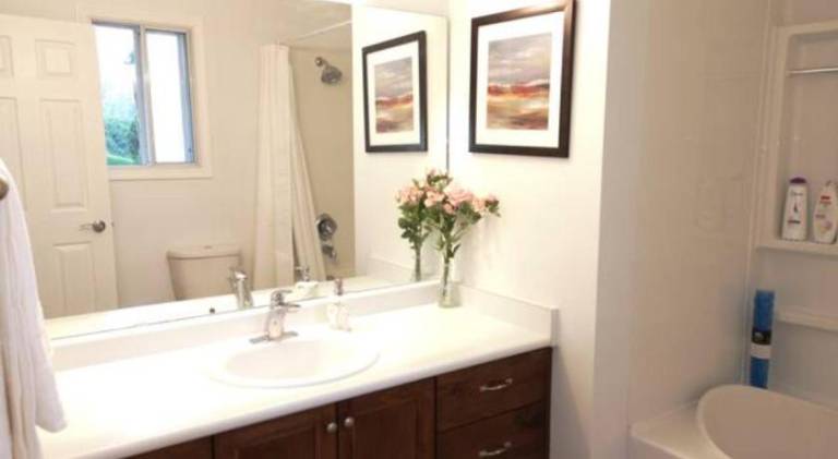 Tranquil Retreat Spacious 2 Bedroom on the 2nd Floor