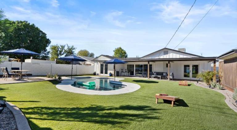 House with private pool & grill — photo 5