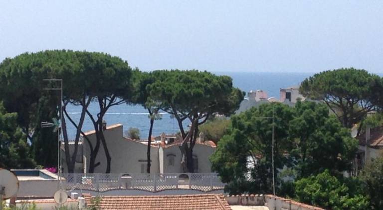 Apartment with patio & yard in Civitavecchia