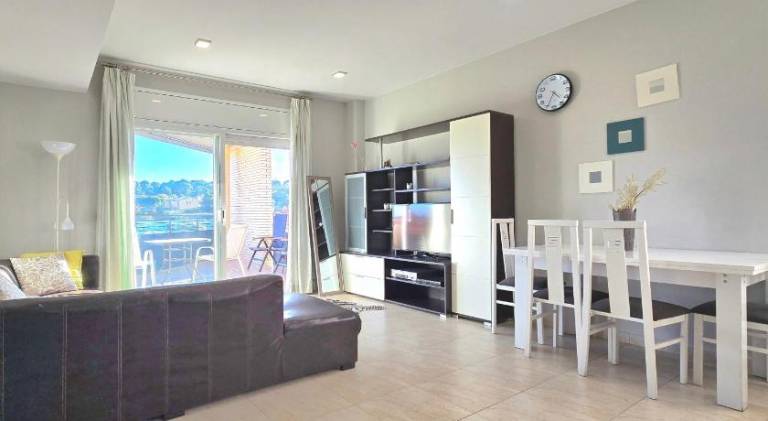 Holiday apartment with pool, patio & garden — photo 4