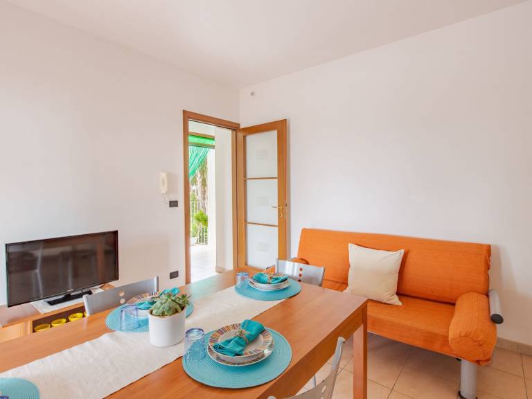 Fully equipped apartment with barbeque, patio & yard | Next to the beach | Pets allowed — photo 4