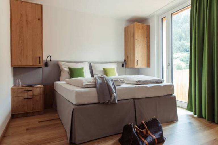 Child-friendly holiday apartment with heated pool, patio & sauna | Next to the ski | Pet-friendly in Oetz