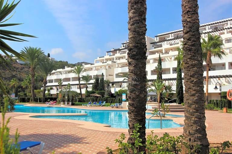 Fully equipped holiday apartment with pool & garden | Pool view | Close to the beach | Pets are welcome — photo 4