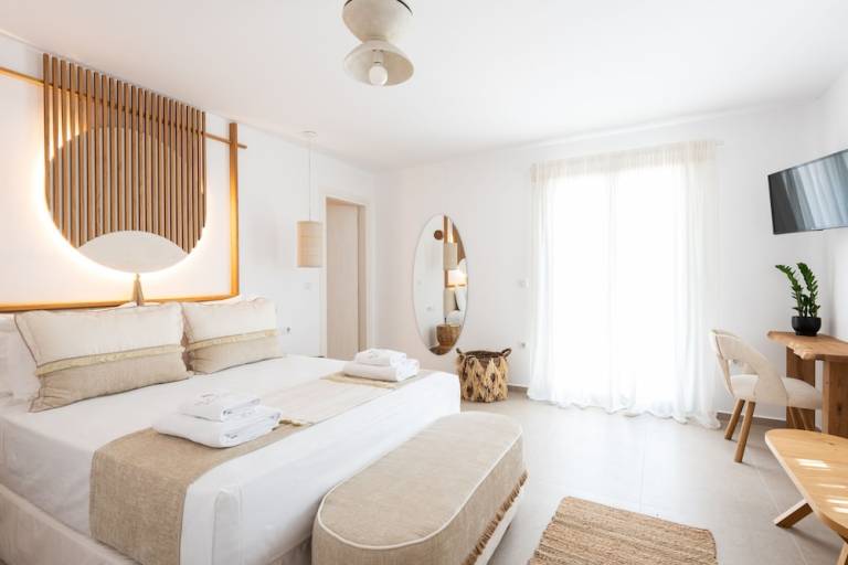 Bed & Breakfast  Paros