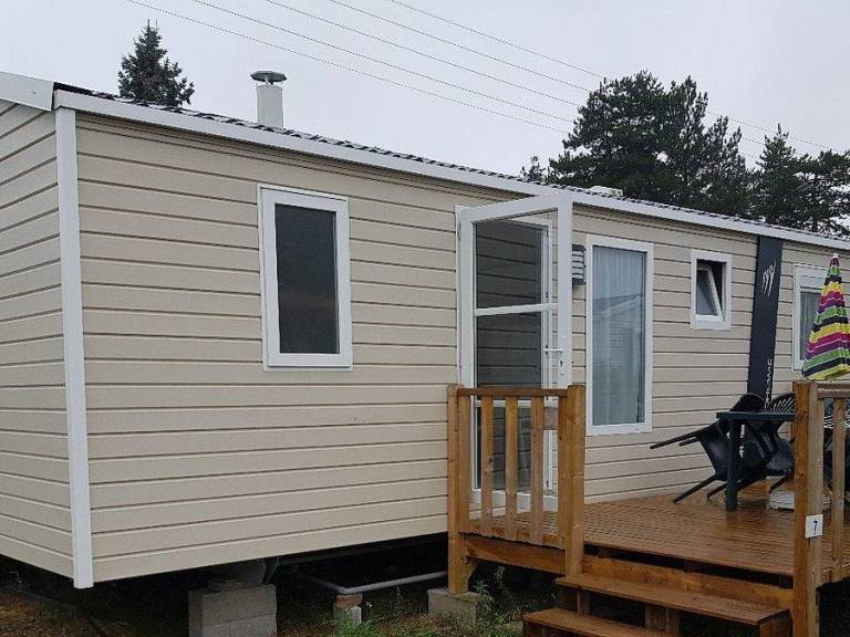 Mobile home with terrace — photo 4