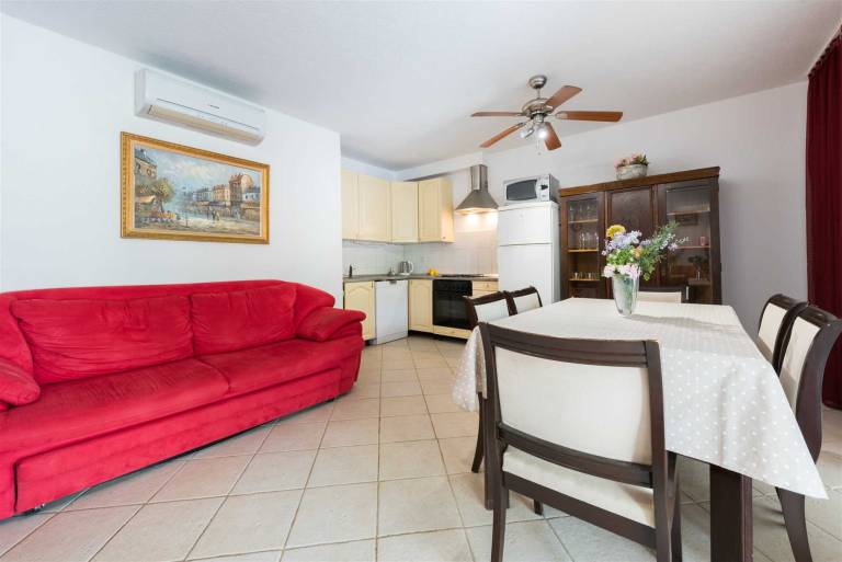 Family-oriented pleasant rental apartment with patio | Close to the beach | Pet-friendly — photo 4