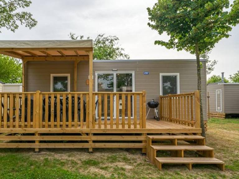 Mobile home with patio — photo 5