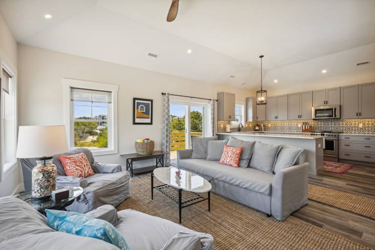Family-friendly beautiful vacation home with grill & private pool | City view | Close to the beach | Pets allowed — photo 4