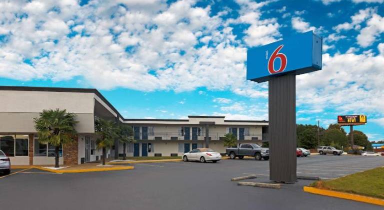 Scottish Inn McDonough