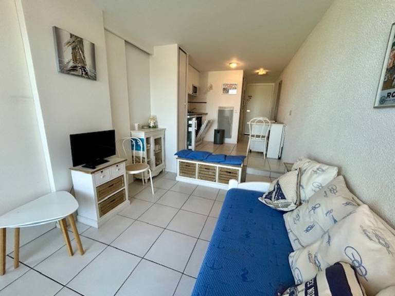 Holiday apartment with yard — photo 5