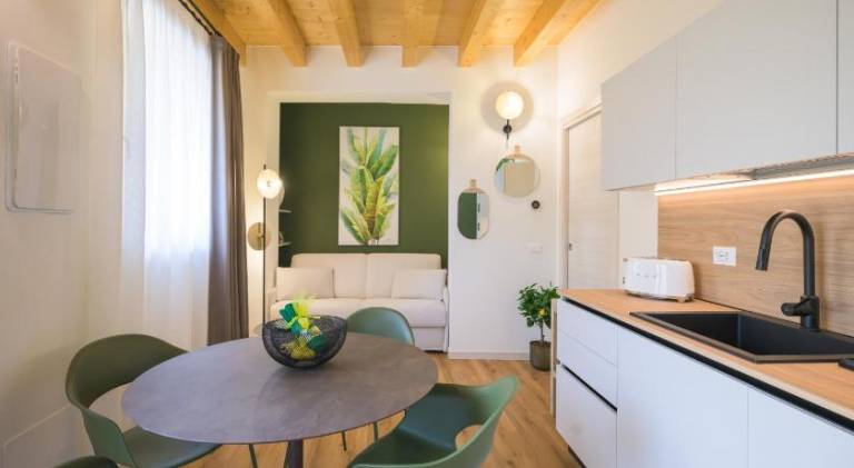 Apartment with terrace & yard — photo 4