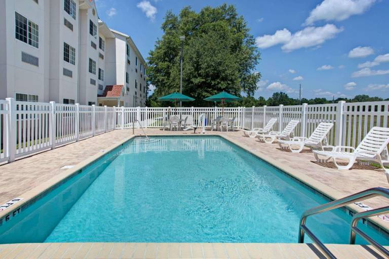 Microtel Inn & Suites by Wyndham Brooksville — photo 3
