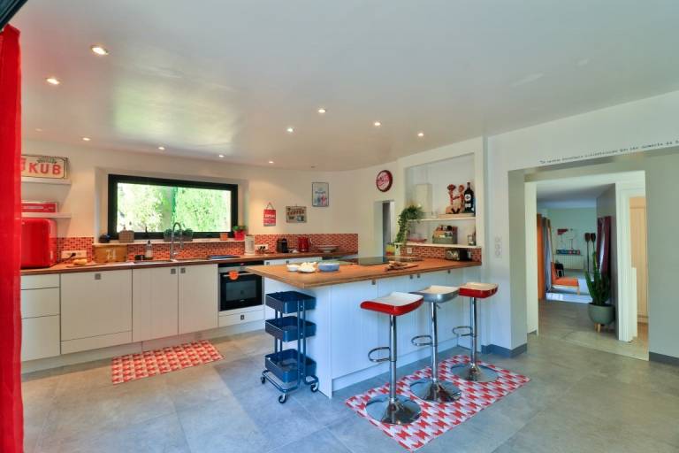 Family-oriented spacious vacation home with yard, terrace & private pool | Sea view | Perfect for remote work | Dogs allowed — photo 2