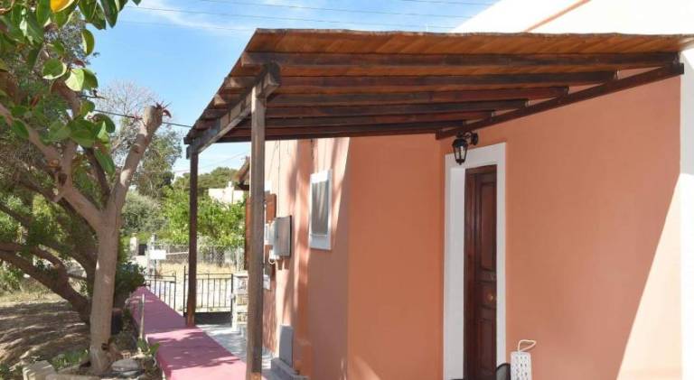 House with patio & garden — photo 3