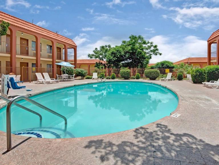 Super 8 By Wyndham El Paso Airport — photo 3