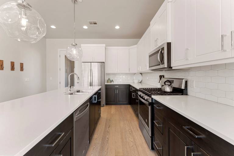 Fully equipped condo with barbeque, jacuzzi & pool | Pets are welcome — photo 3