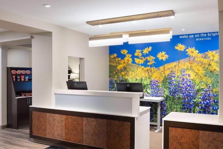 La Quinta Inn & Suites by Wyndham Wenatchee — photo 4