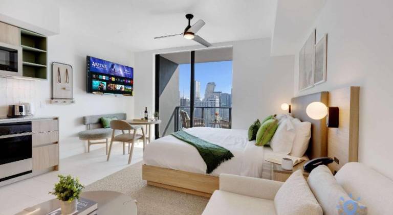 Serviced apartment with terrace & pool | Next to Bayside Marketplace | Dogs allowed — photo 2