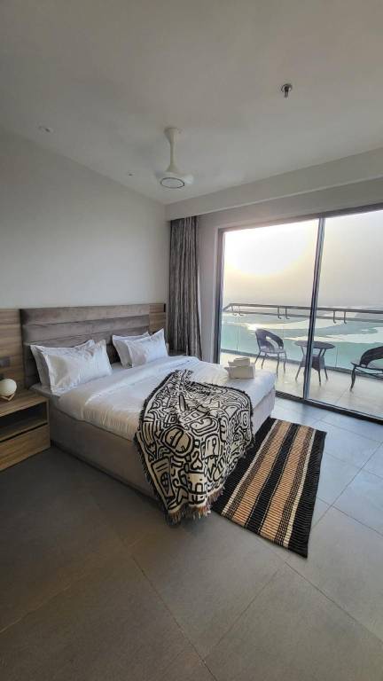 Elegant apartment with a skyline view in Noida — photo 5