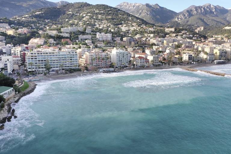 06BQ: Studio close to the beach — photo 4