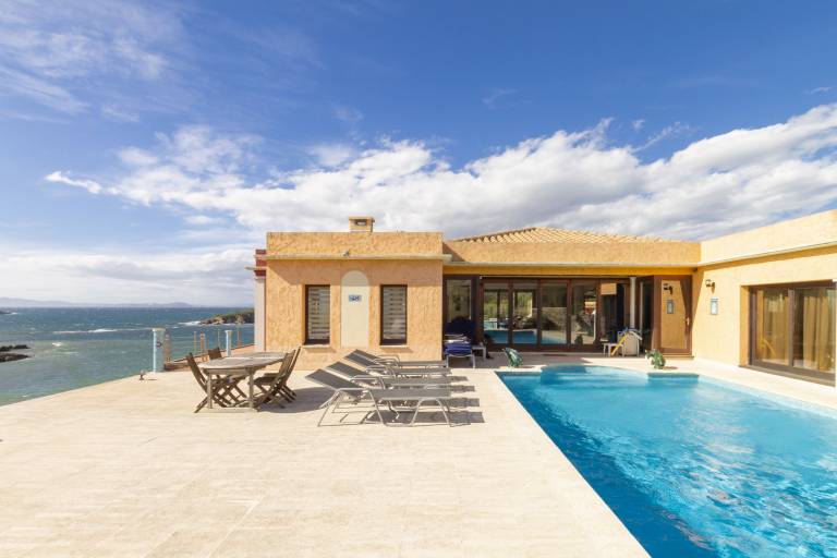 Villa with private pool, patio & yard — photo 2