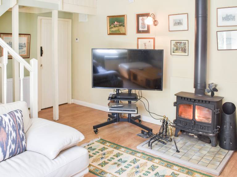 Cottage with garden | River view — photo 4