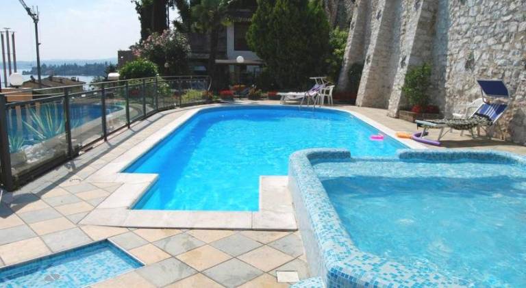Holiday apartment with pool — photo 4
