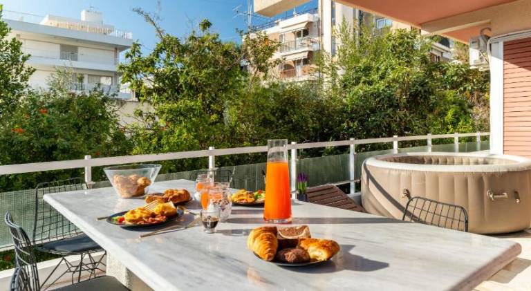 Holiday apartment with patio, hot tub & yard | Perfect for remote work | Pets are welcome — photo 3