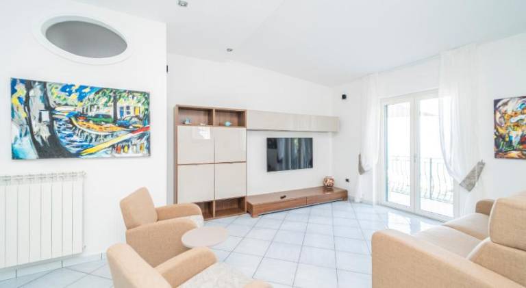 Vacation home with 2 rooms for 6 persons in Maiori