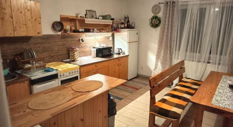Vacation home with patio, BBQ & hot tub — photo 4