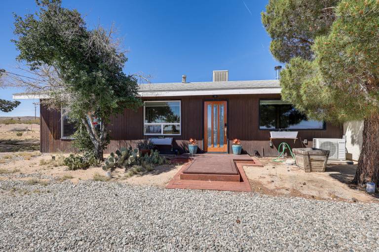 Pet-Friendly Desert Retreat w/ Hot Tub in Landers! — photo 5