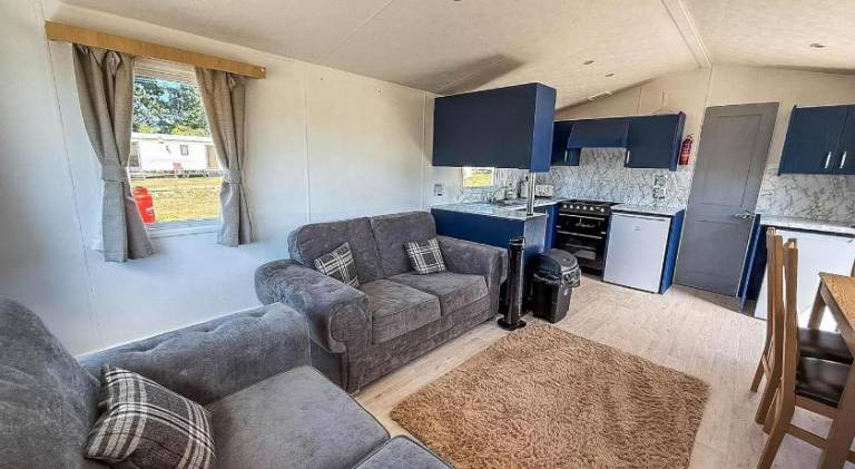 Cosy Caravan With Free Unlimited Wi-Fi At Valley Farm Park In Essex Ref 46318Bv — photo 2