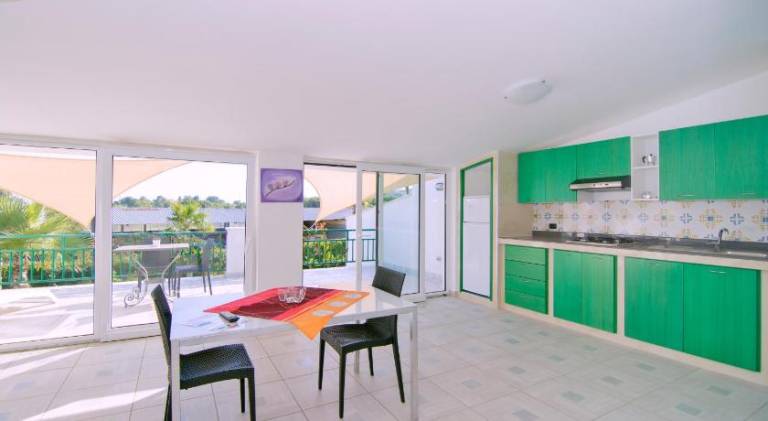 Serviced apartment with patio, pool & yard — photo 4