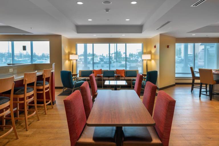 TownePlace Suites by Marriott Milwaukee Oak Creek — photo 3