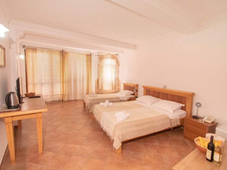 Levantin Inn 1,3 Room N4 Sea Side — photo 3