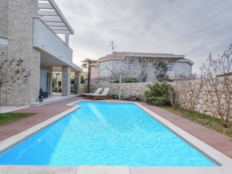 Vacation home with patio, private pool & yard — photo 2