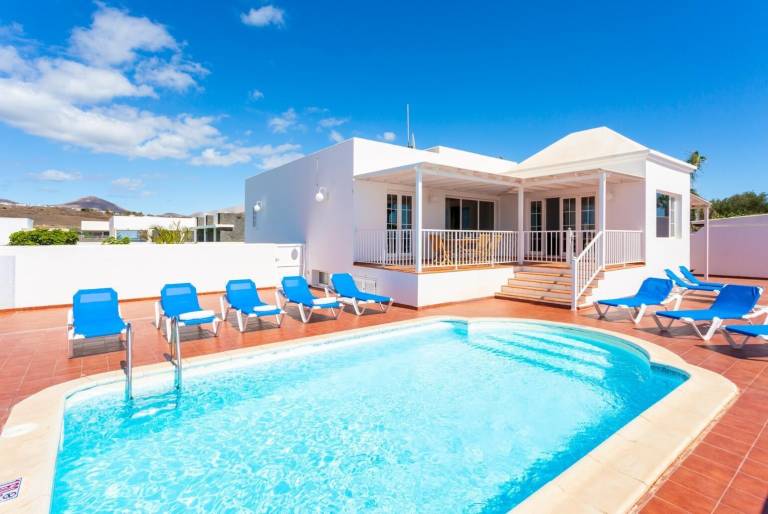 Villa Tías