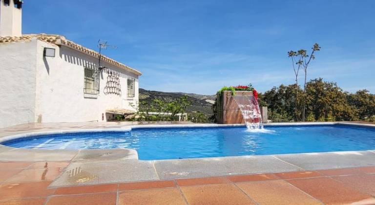 House with private pool, garden & patio — photo 3