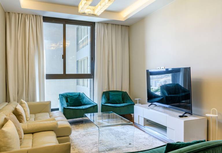 VESTA Luxury APT 1BR AEON Tower