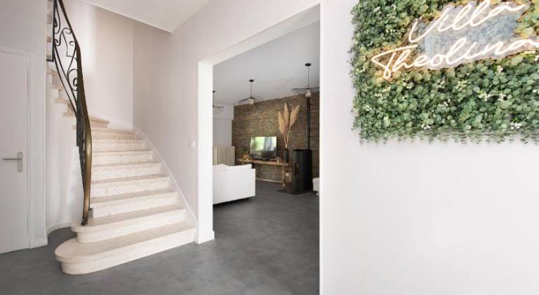 Villa with pool — photo 4