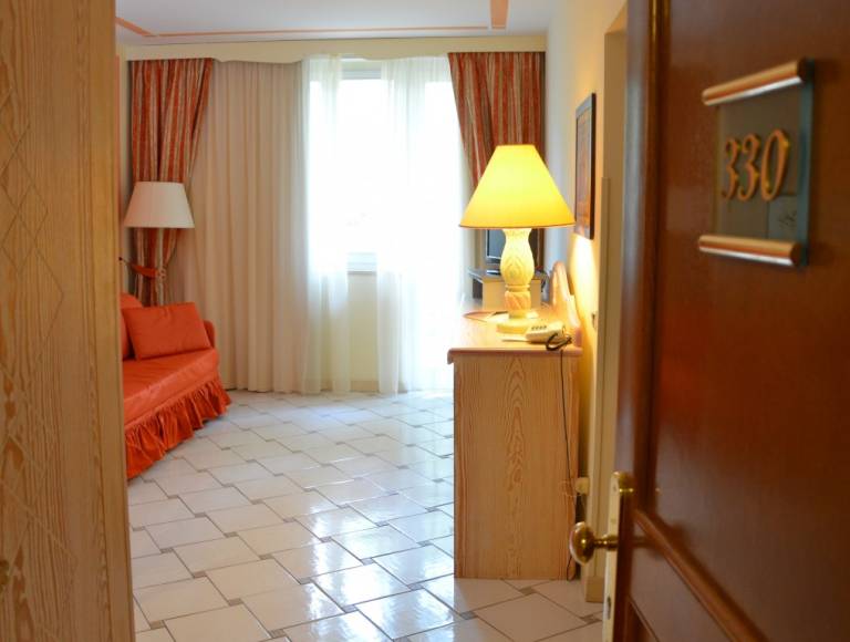 Apartment with private pool — photo 2