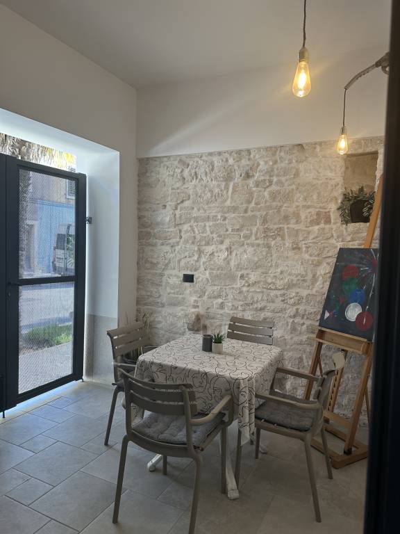 Apartment with patio — photo 5