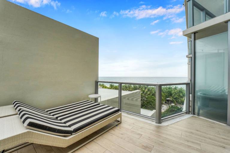 Resort  South Beach
