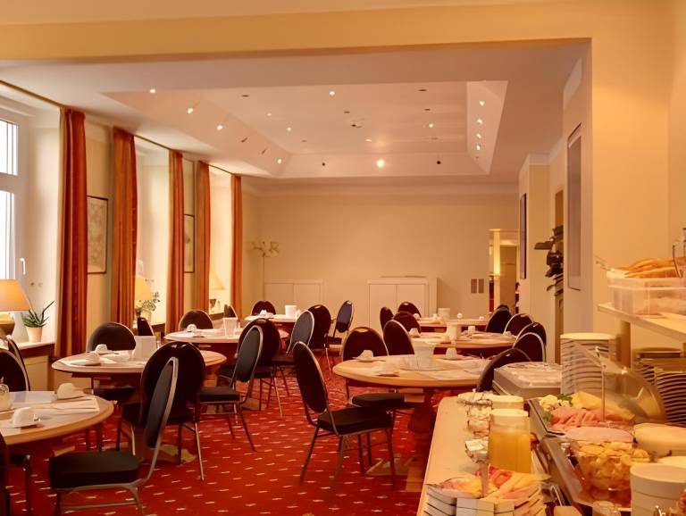 Hotel Kronprinz Garni — photo 2