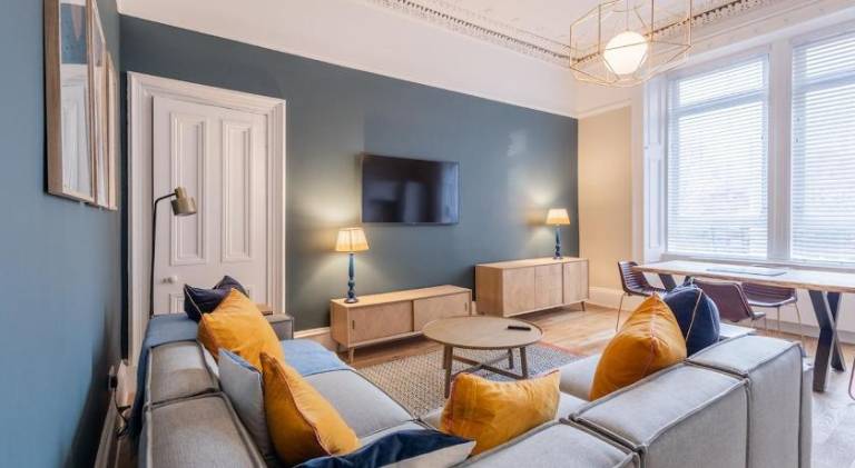 3BR Gem West End Walk to Glasgow Uni Parking in Glasgow